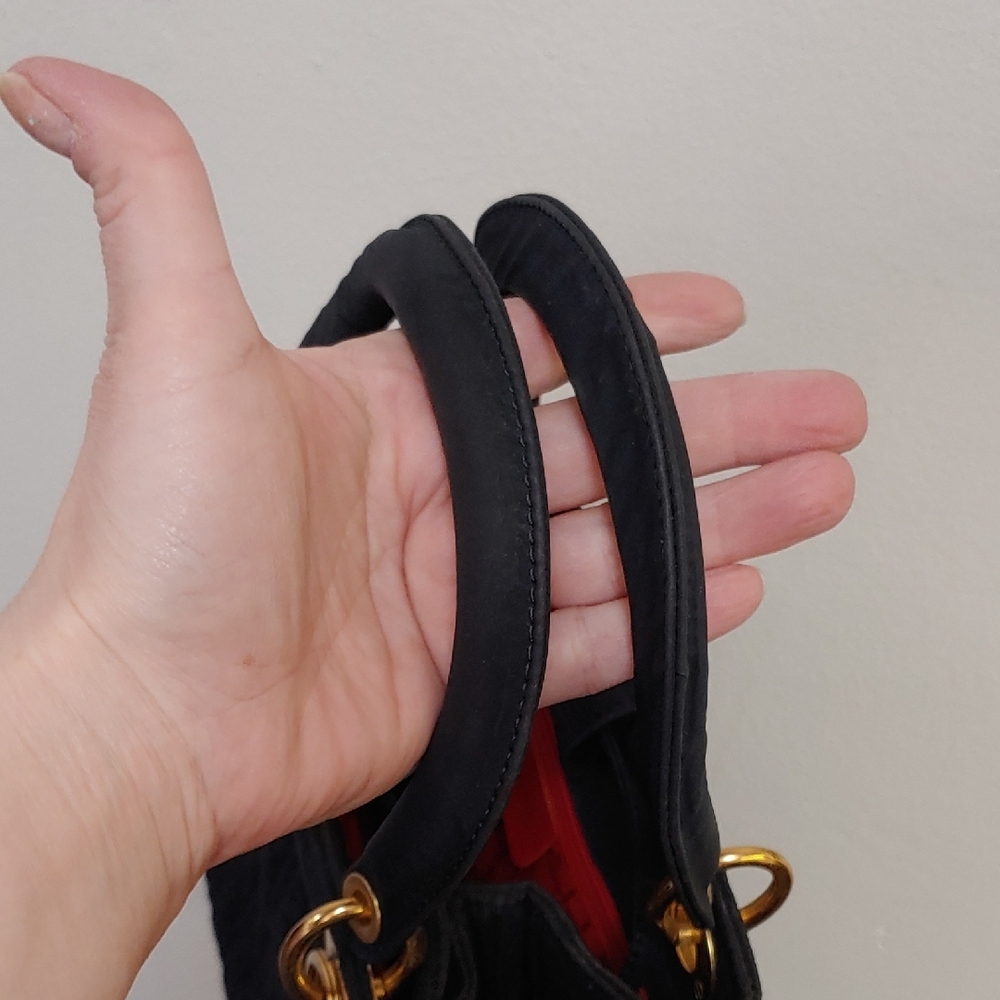 Dior Elegant Black Quilted Handbag - Picture 2 of 7